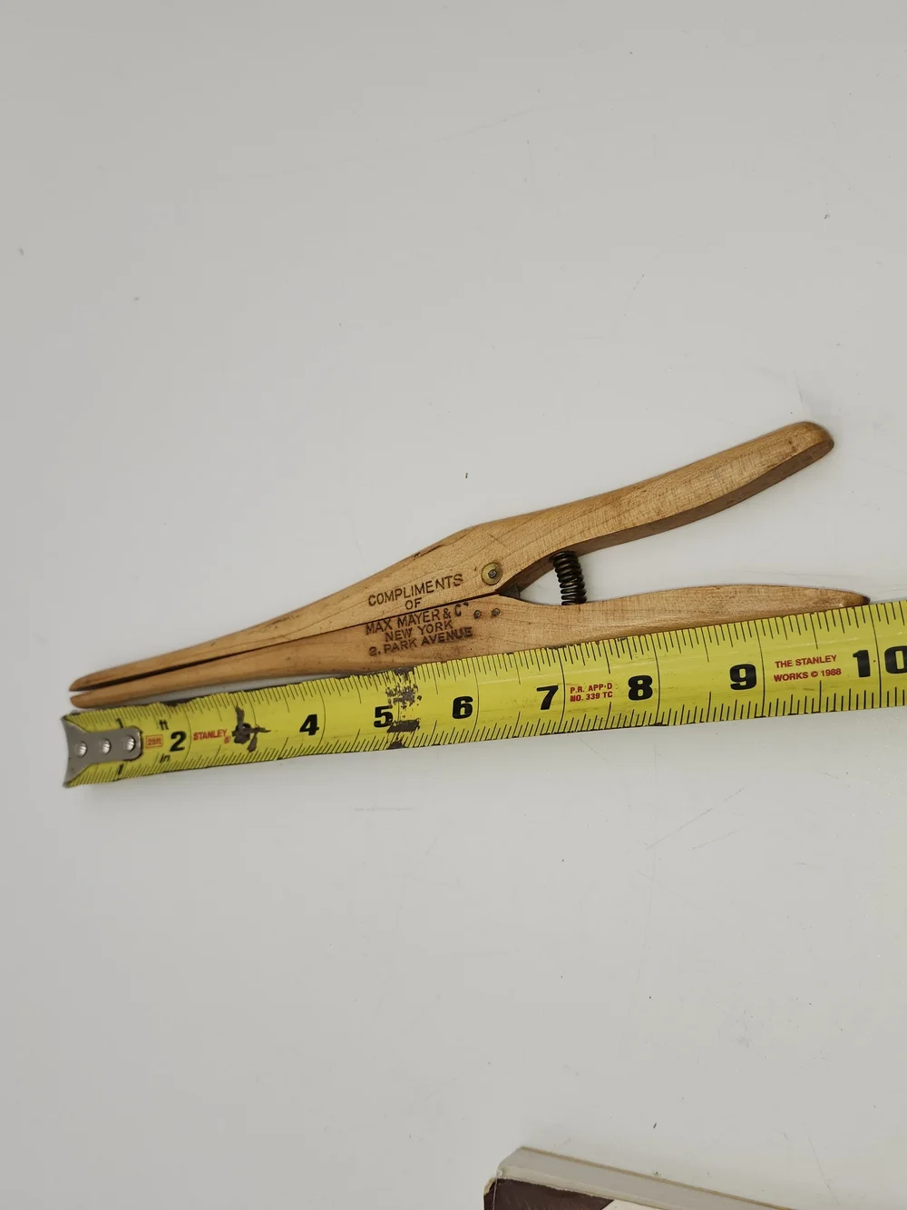 MAX MAYER & CO NEW YORK 2 PARK AVENUE VINTAGE WOOD GLOVE STRETCHER